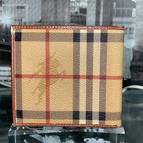 Authentic Classic Burberry Bifold Wallet - Picture 4 of 15